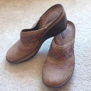 Clarks Artisan Leather Wedge Clog Shoes